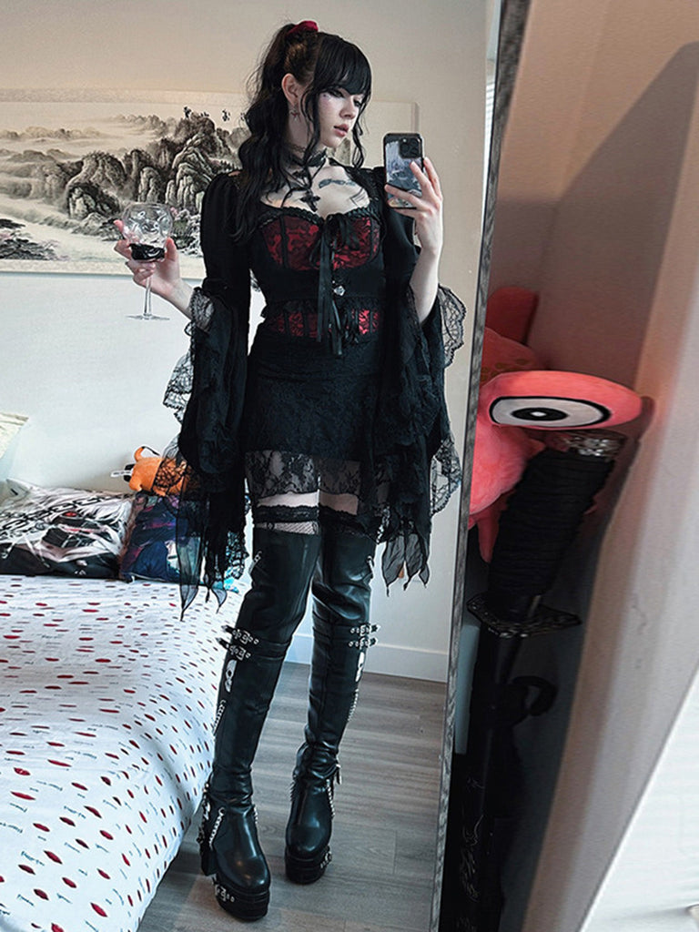 Schwarzes 70er Gothic Cape mit Spitze und Glockenärmeln