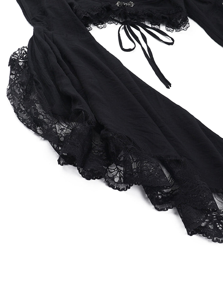 Schwarzes 70er Gothic Cape mit Spitze und Glockenärmeln
