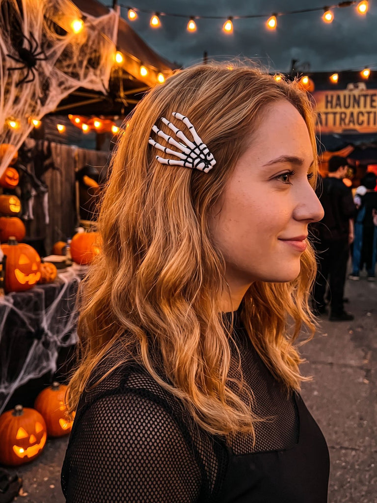 Halloween Haarclip mit Skelett-Hand