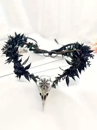 Schwarzer viktorianischer Gothic-Kopfschmuck mit Rose und Totenkopf