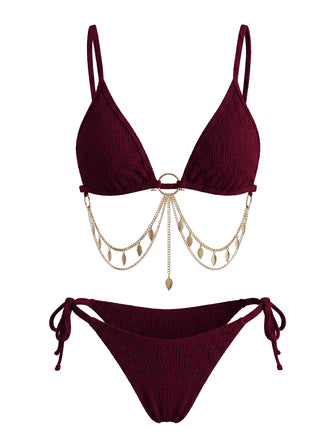 Weinrotes 60er Bikini-Set mit Goldkette und Rippstruktur