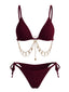 Weinrotes 60er Bikini-Set mit Goldkette und Rippstruktur