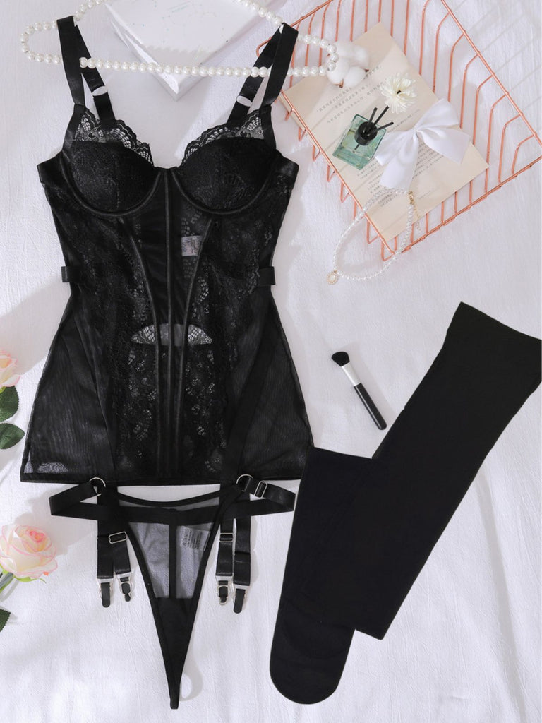 50er Dessous-Set mit transparenter Spitze und Strumpfhalter-Chemise