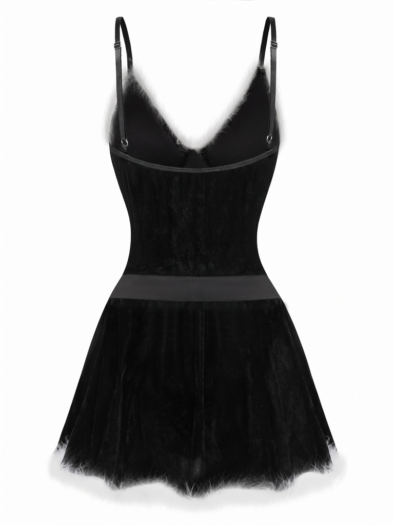 50er Weihnachts-Samtnachtkleid mit Spaghettiträgern, Flauschbesatz und Gürtel