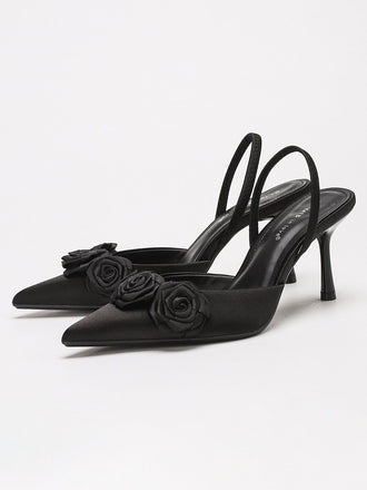 Elegante Vintage-Pumps mit 3D-Rosenapplikation und spitzer Zehenpartie. Eine romantische Wahl für Hochzeiten oder festliche Abendveranstaltungen.