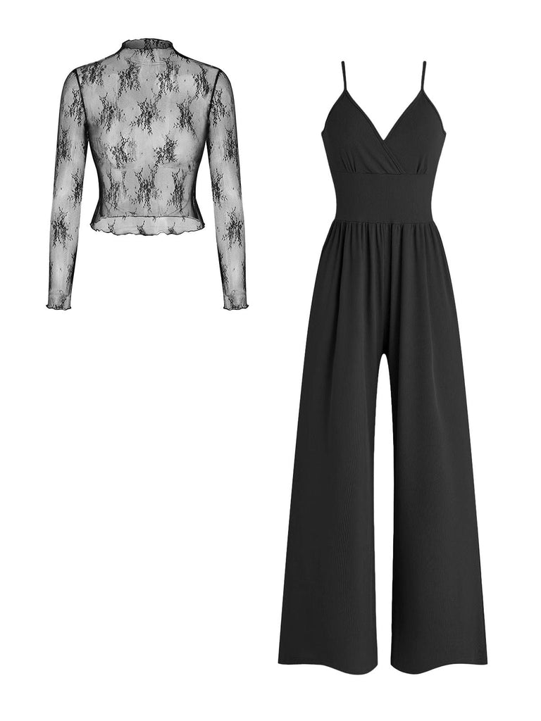 Vorderansicht des eleganten schwarzen Abend-Ensembles, bestehend aus einer langärmeligen Spitzenbluse und einem plissierten Jumpsuit mit weitem Bein.