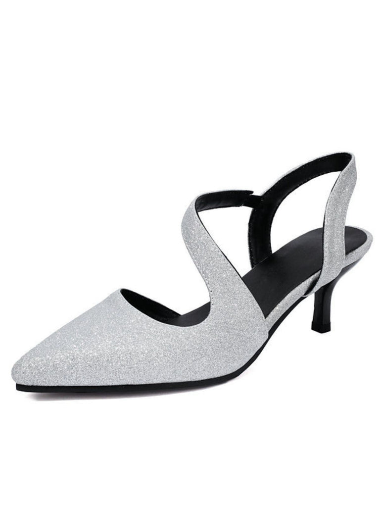 Professionelle, spitz zulaufende Kitten-Heel-Schuhe mit dezentem Schimmer-Finish, ideal für modernes Business-Outfits und Bürokleidung.