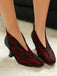 Pumps mit Spitze und Kittenabsatz