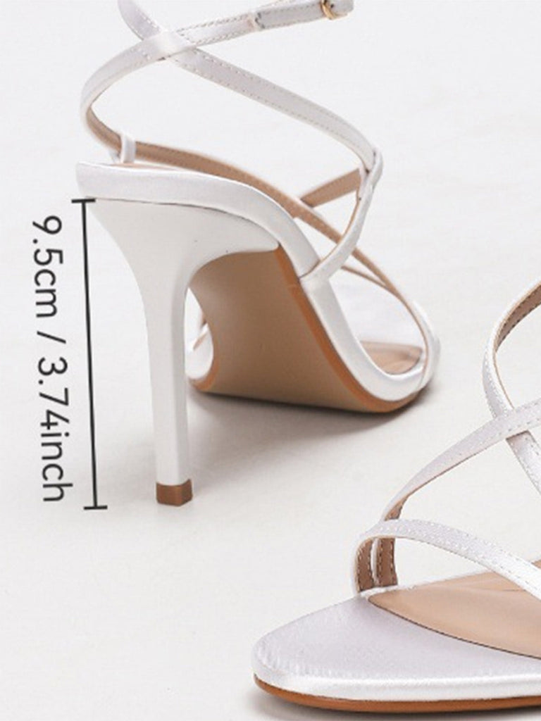 Satin-Sandalen mit High Heel und Trägern