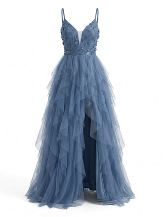 Elegantes, von den 1930er Jahren inspiriertes Vintage-Abendkleid mit aufwendigen Applikationen, schimmernden Tülllagen, Glitzerakzenten und einem dramatischen Seitenschlitz für formelle Anlässe