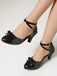 Vintage Pumps mit Polka-Dots und Schleife