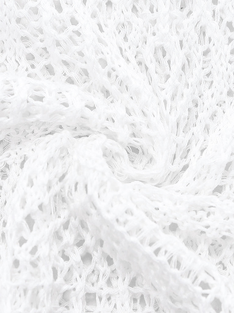 Nahaufnahme eines weißen, strukturierten Wollknäuels