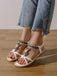 Flache Sandalen im Boho-Stil mit Perlenstickerei in Schmetterlings- und Herzform sowie Strassverzierungen – perfekt für gemütliche Sommerspaziergänge oder elegante Strandoutfits.
