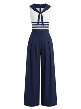 Marineblauer und weißer Jumpsuit mit gestreiftem Oberteil auf weißem Hintergrund