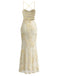 Das elegante Meerjungfrauen-Abendkleid aus zarter champagnerfarbener Spitze.