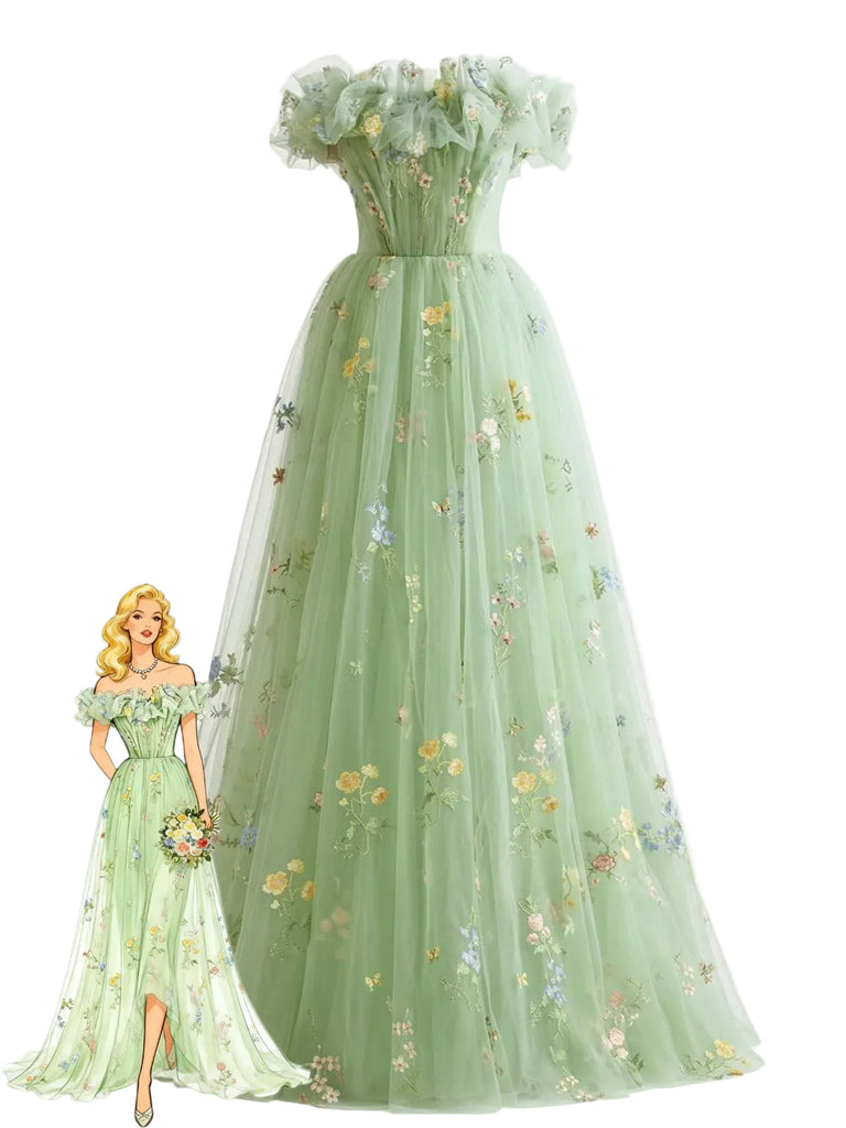 Grünes Abendkleid mit Blumenmuster, das von einem Model vor weißem Hintergrund getragen wird