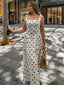 Weißes 50er Plisséekleid mit Polka-Dots und eckigem Ausschnitt