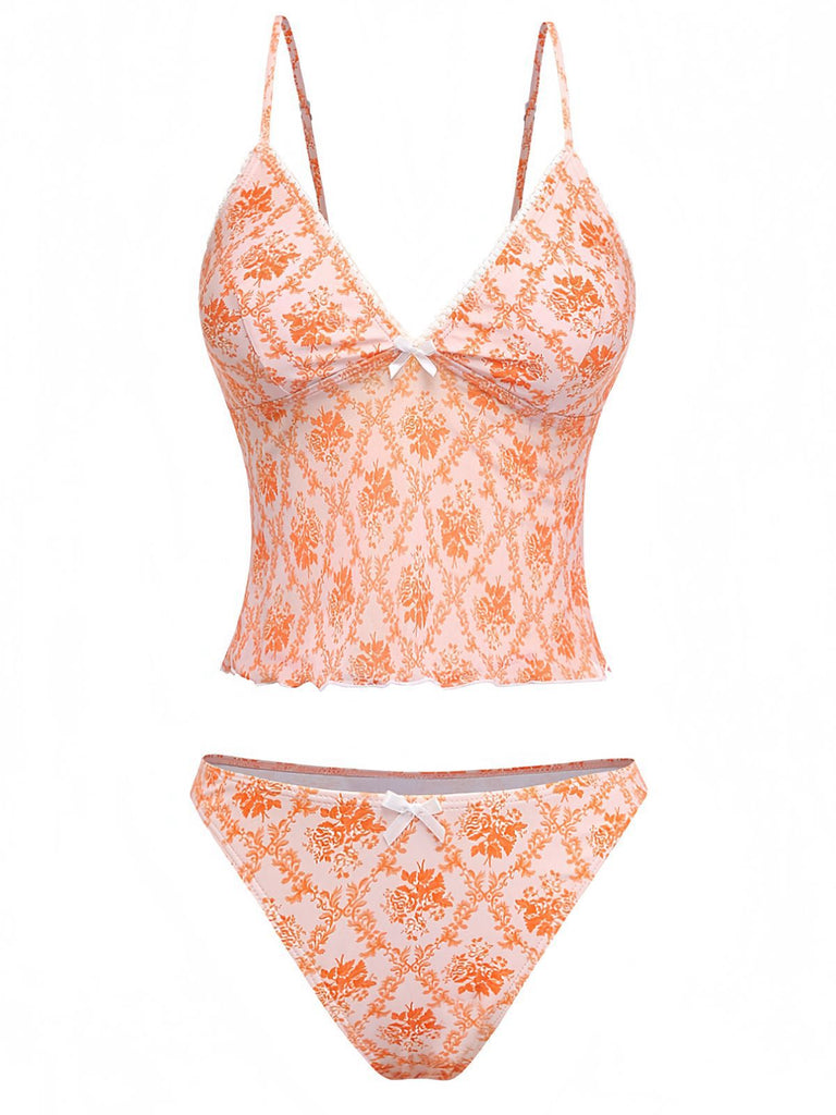 Retro-Tankini in Orange mit tiefem V-Ausschnitt und verspieltem Blumenmuster im 70er-Jahre-Stil, ideal für Sommerurlaube und Poolpartys im Vintage-Stil.