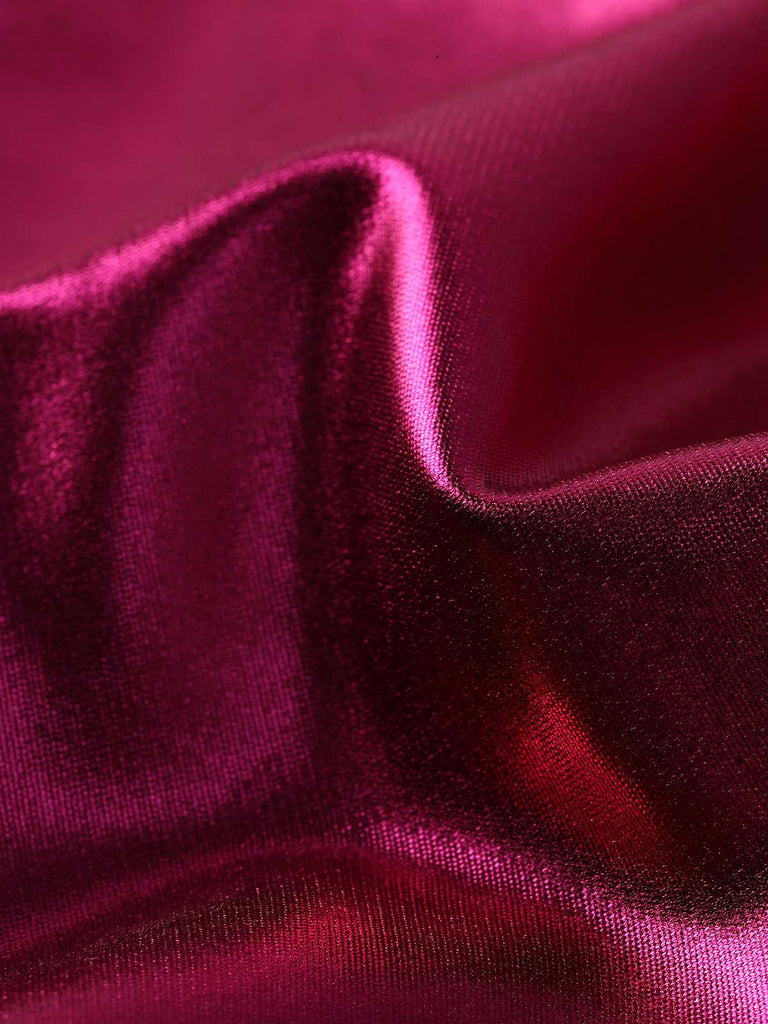 Pinkfarbener, metallisch schimmernder Badeanzug im Stil der 1970er-Jahre mit Neckholder und Cut-out – Stoffdetails