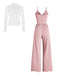 Eine zartrosa Variante des hochgeschlossenen Spitzentops und des dazu passenden Jumpsuits mit weitem Bein.