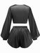 Das zweiteilige Set aus seidigem Satin mit Bindebändern vorne ist in klassischem Schwarz gehalten und sorgt für einen eleganten Lounge-Look.