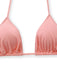 Eine Detailansicht des schlichten rosa Triangel-Bikini-Oberteils, das im 3-teiligen Set enthalten ist.