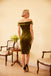 1960ER SCHULTERFREIES, FIGURBETONTES SAMTKLEID