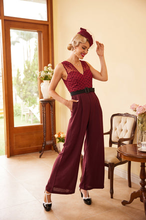 WEINROTER JUMPSUIT MIT GEPUNKTETEM GÜRTEL