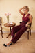 WEINROTER JUMPSUIT MIT GEPUNKTETEM GÜRTEL