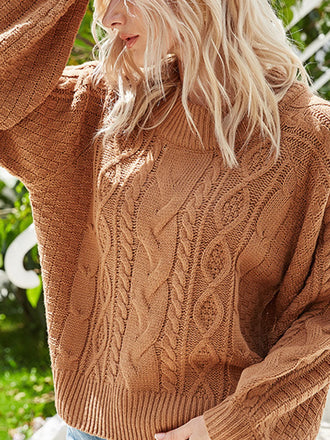 WEICHER STRICKPULLOVER MIT ZOPFMUSTER