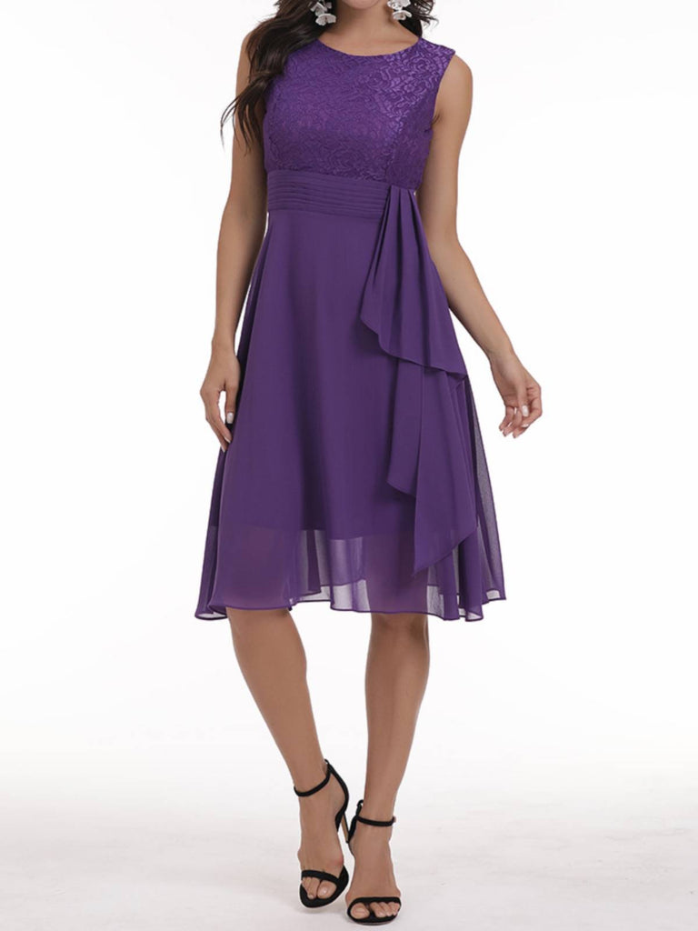 ÄRMELLOSES SWING-KLEID AUS EINER EINFACHER SPITZE