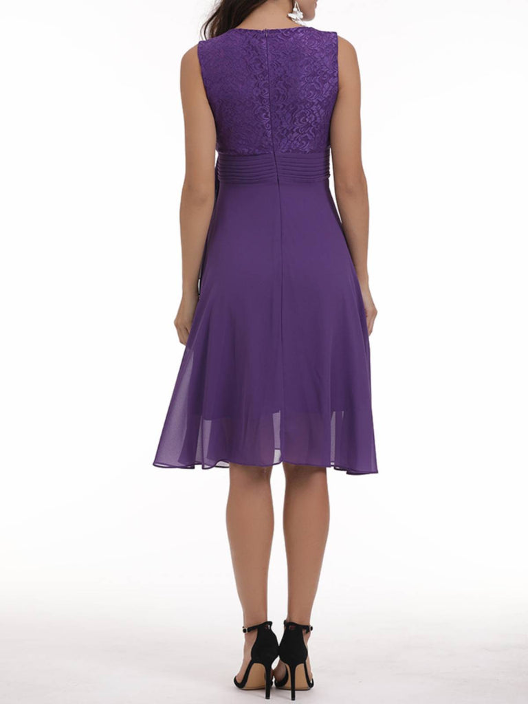 ÄRMELLOSES SWING-KLEID AUS EINER EINFACHER SPITZE