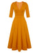 Orangefarbenes 1950er Kleid mit taillierten Ärmeln und V-Ausschnitt