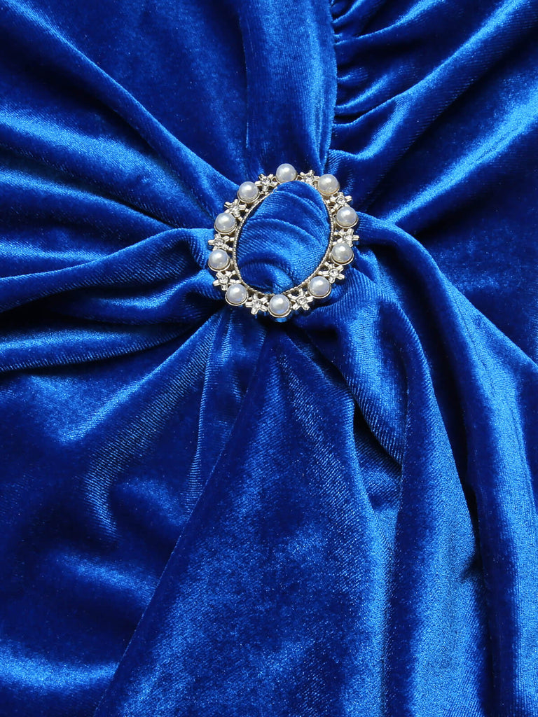 Dunkelblaues 1960er V-Ausschnitt plissiertes Samtkleid