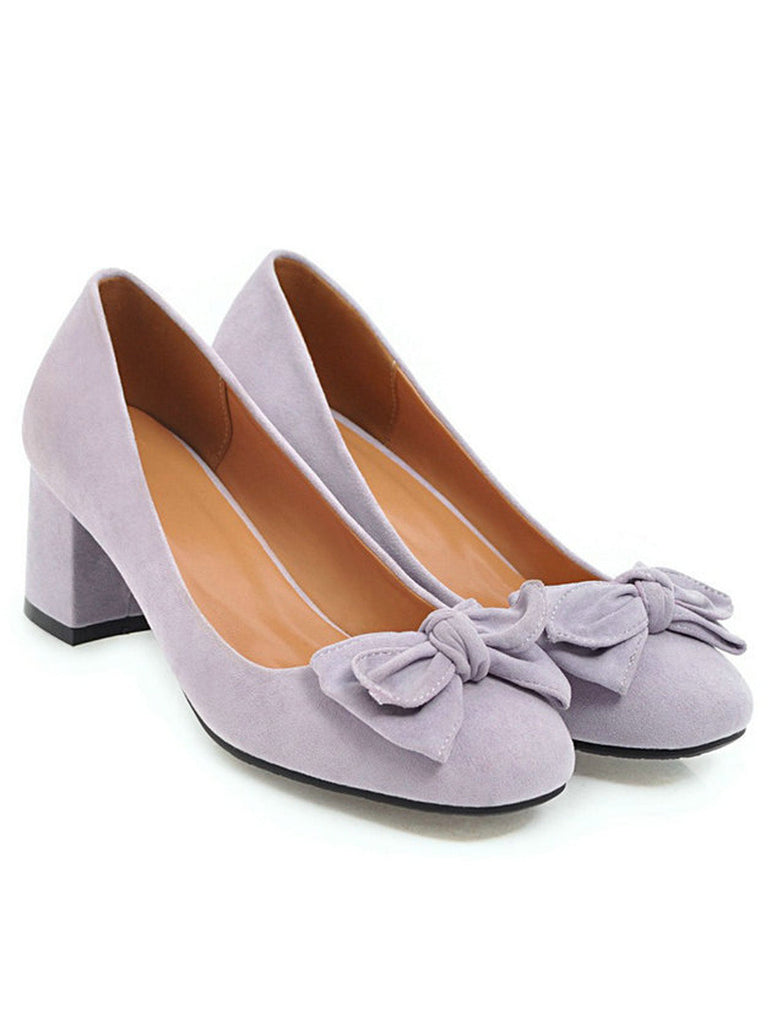EINFARBIGE SCHUHE MIT SCHLEIFENKNOTEN UND KEILABSATZ