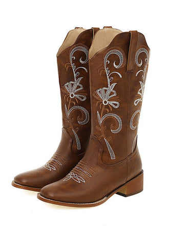 LANGE STIEFEL AUS BESTICKTEM LEDER